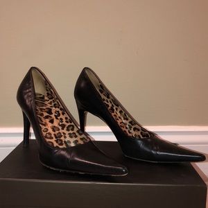 Dolce and Gabbana pointed toe pumps!